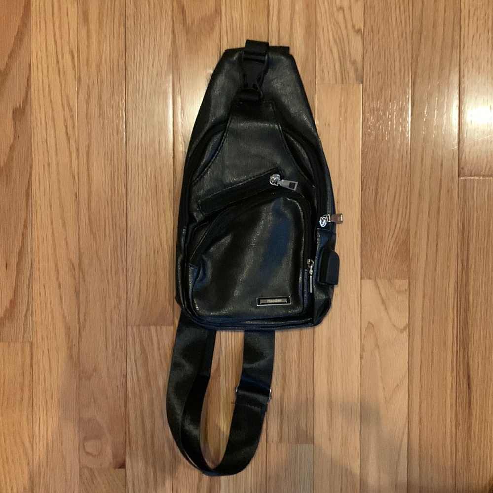 Haodier Men Shoulder Crossbody Sling Bag with USB Charger
